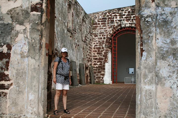 IMG_0081.JPG - Her er så ruinen af den gamle portugisiske? kirke